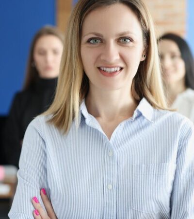 portrait-young-successful-business-woman_415x495_2a7